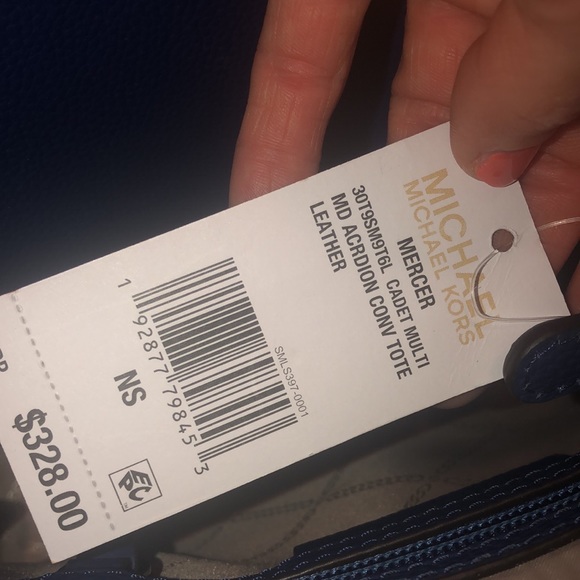 Michael Kors medium purse with strap - Picture 8 of 14